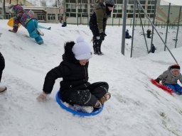 Rok szkolny 2025-2026 - 66 - Zabawy na sniegu